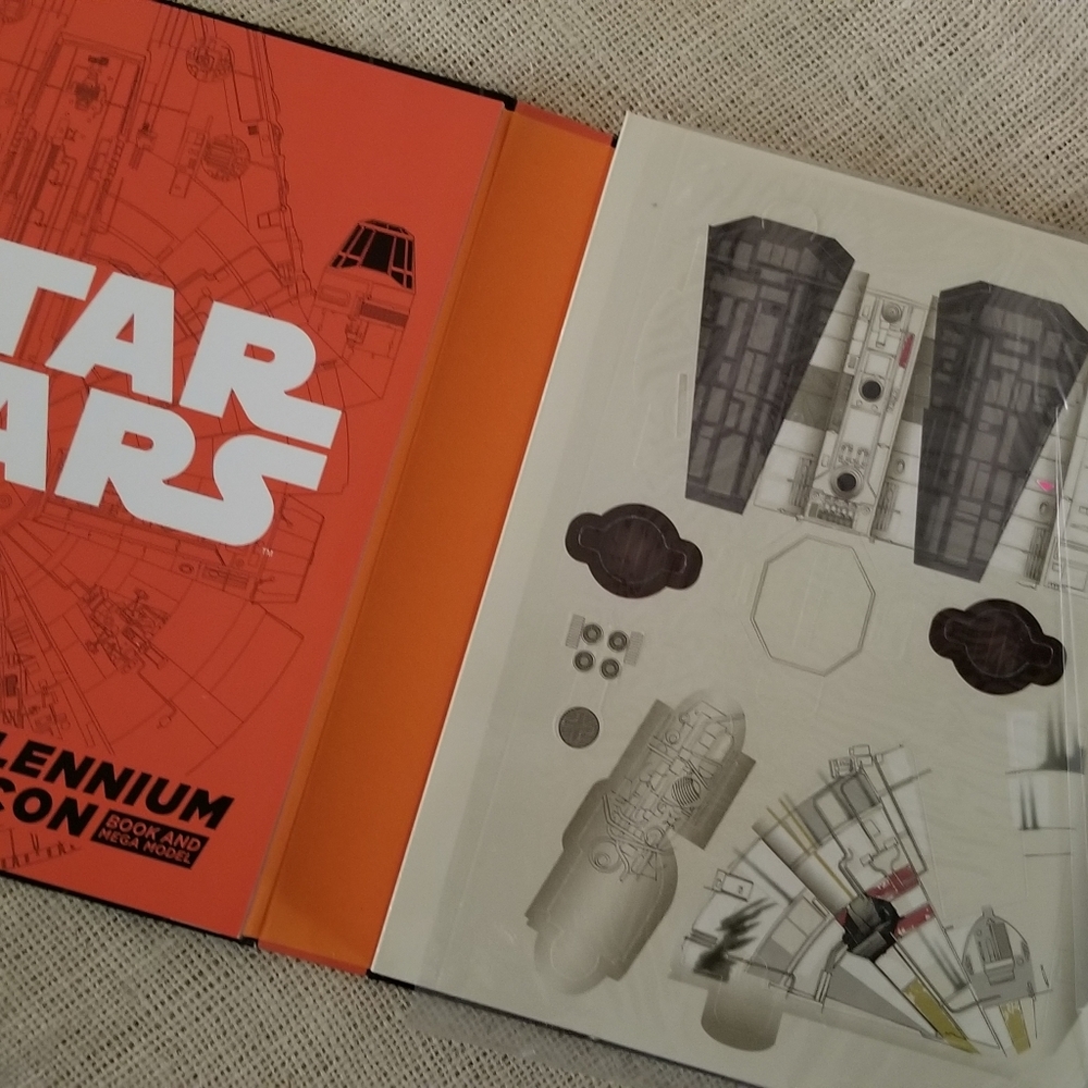 Disney Star Wars Millennium Falcon book and model - Picture 3 of 4